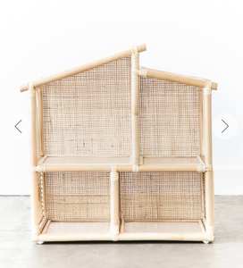 Étagères de rangement pour maison de poupée en rotin naturel minimaliste tissé à la main pour enfants, fabriquées au Vietnam par GreenArt - Product Image 3