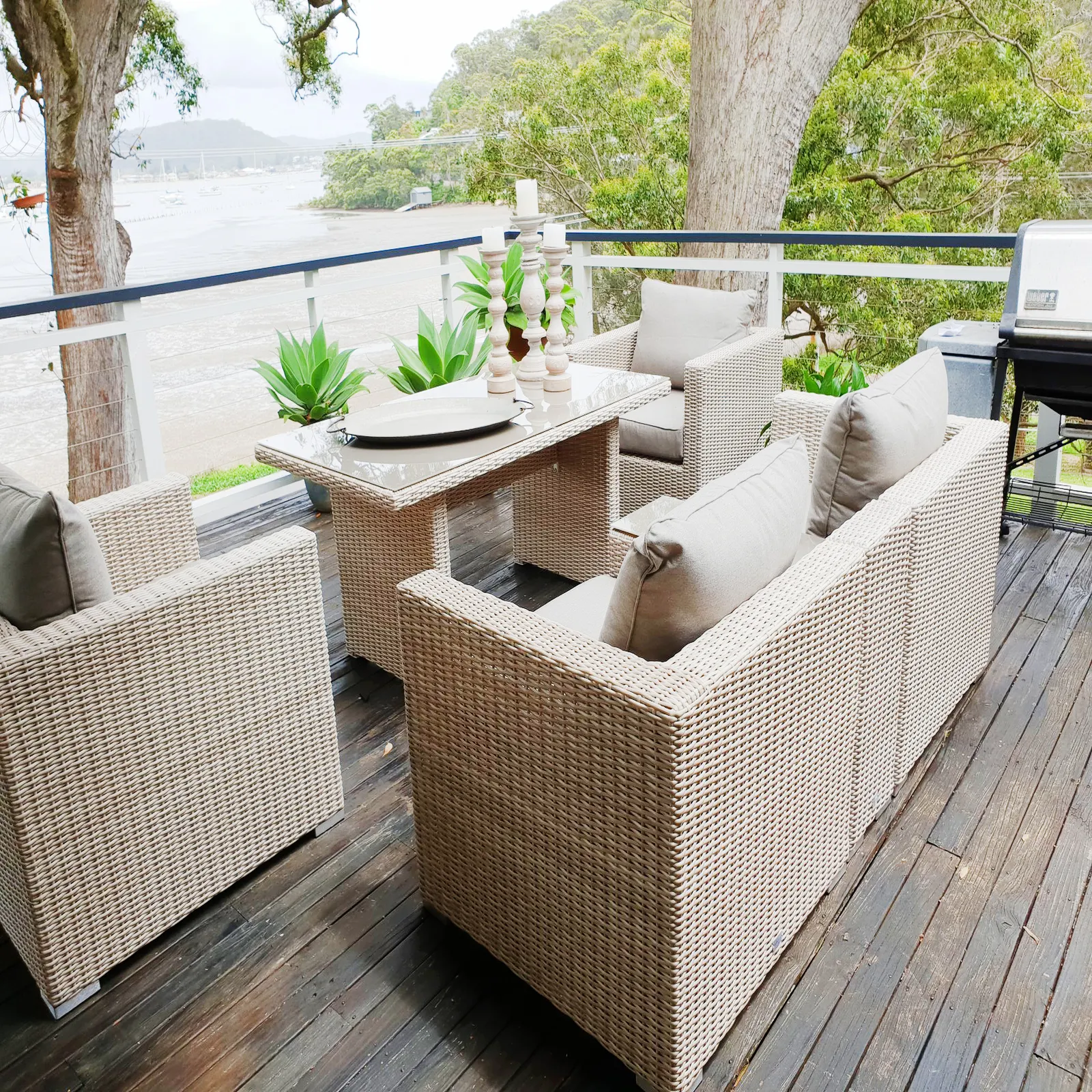 Rattan Garden Sofa Set DL 4 Seats, 1 Table Highlights Chic, Inviting Design Comfortable, Removable Seat And Back Cushions