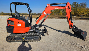 Mini-excavatrice hydraulique sur chenilles de 3,5 tonnes Kubota KX033-4 d'occasion pour Kubota U35 en parfait état - Product Image 5