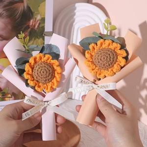 Ramo de Girasoles Hecho a Mano con Ganchillo, Regalo para el Día de los Inocentes, Decoración de Oficina, Flores Artificiales Tejidas, Acki H-011 Natural - Product Image 1