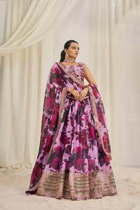 Diseñador Semi-Cosido Organza Lehenga Conjunto Estampado floral Zari Dori Blusa sin costuras Borde de encaje Dupatta para fiestas de invierno - Product Image 4
