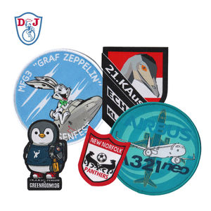 Insignes de patch de logo tissé personnalisé pour les garnitures de vêtement - Product Image 1