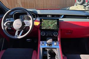 SUV Mediano de Lujo de Alto Rendimiento Usado, Modelo Deportivo Supercargado 2023 con Interior Premium y Capacidad AWD - Product Image 3