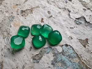 Rubí de 8 mm, Corte Cojín, Verde Natural, Facetado, Certificado por Terceros, para Joyería y Decoración, con Tratamiento de Encerado/Aceitado - Product Image 2