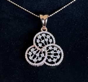 Colgante de Cruz Minimalista Hecho a Mano con Diamantes Reales para Mujer, Oro Sólido de 18K, Oro Rosa, Diamantes Naturales Certificados, para Boda - Product Image 1