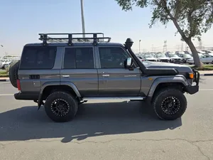 Meilleure offre LandCruiserS 70 |   Véhicule d'exportation uniquement pour conduite à droite |   Moteur diesel 4,5 L |   SUV 4x4 robuste 9 places - Product Image 3