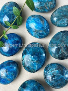 Vente en gros de pierre de palme d'apatite bleue naturelle sculptée pierre de poche de méditation Reiki pour le Feng Shui polie pour la guérison de style d'amour - Product Image 4