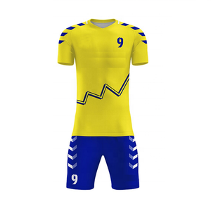 Uniformes de football professionnels en gros, impression par sublimation personnalisée, haute qualité, séchage rapide, noms et logos d'équipe personnalisés, prix bas - Product Image 2