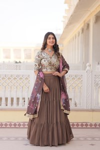 Broderie au design moderne Lehenga Choli High on Demand Vintage Party Wear pour femmes fourni par un fabricant indien - Product Image 5