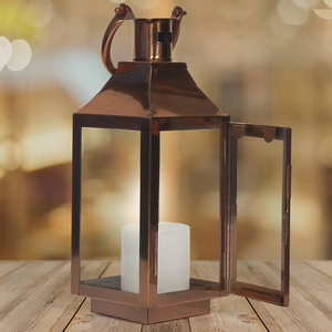 Lanterne en métal vintage avec panneaux en verre pour la décoration intérieure, l'éclairage de l'allée de mariage ou du restaurant. - Product Image 1