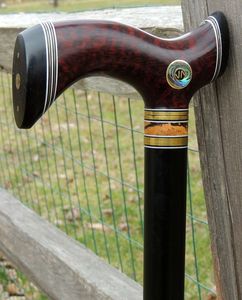 Canne en bois réglable à prix de randonnée avec plusieurs nœuds bâton de marche en bois solide pour les aînés par Standard International - Product Image 5