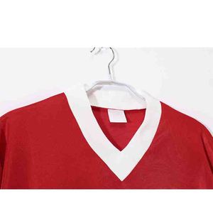 Camiseta de Fútbol Retro de Tailandia Hecha a Medida de Alta Calidad, Camiseta Deportiva Vintage con Cuello en V, Pantalones Cortos con Nombre y Logotipo para Ropa de Fútbol - Product Image 4