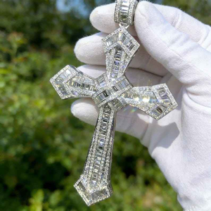 Pendentif Croix de Luxe en Moissanite Diamant, Pierre Blanche Taille Baguette, Bijou Religieux Spectaculaire - Product Image 3