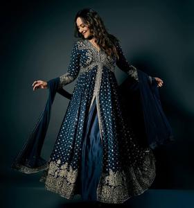 Lo último en ropa de boda, traje Georgette de imitación bordado, Top bordado de secuencia de Georgette de imitación y Lehenga con borde de encaje Dupatta - Product Image 4