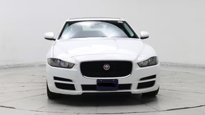 Jaguar XE Premium 25t AWD 2018, en excellent état - Product Image 6
