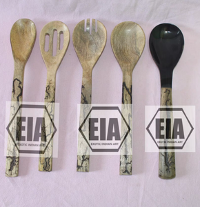 Ensemble de serveurs à salade en corne naturelle polie, faits à la main, avec élégantes cuillères en corne pour accessoires de table de souvenir - Product Image 3