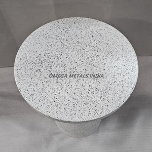 Table d'angle élégante en métal noir avec table d'extrémité fonctionnelle à base métallique durable pour les maisons, les restaurants et les espaces d'accueil - Product Image 4