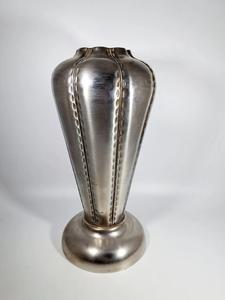 แจกันดอกไม้ทำจากอะลูมิเนียมขัดเงาด้วยมือรูปทรงเพรียวสูงเหมาะสำหรับบ้านที่ทันสมัยออกแบบได้ตามต้องการ - Product Image 4