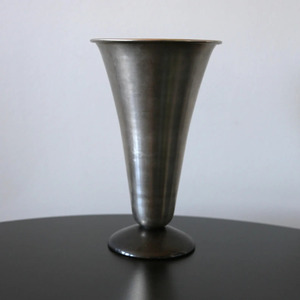 Vase à fleurs artisanal en métal fait à la main Design unique et élégant Vase à fleurs en acier inoxydable chic Style contemporain pour n'importe quelle pièce - Product Image 2