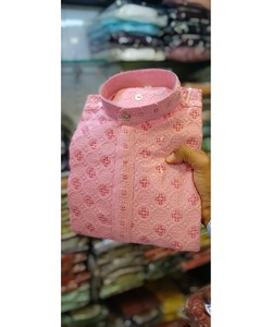 Indian PathaniThobeKurtaPajama Set para hombres en Khadi Winter Fabric con el último diseño de cadena de botones en el cuello - Product Image 3