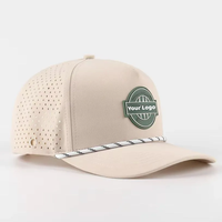 Gorra de Golf Personalizada InjaeVina de 5 Paneles, 100% Poliéster, Lona con Orificios Cortados con Láser, Parche de PVC, Parte Trasera Deportiva Impermeable de Plástico