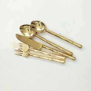 Ensemble de couverts en acier inoxydable au design moderne résistant à la rouille, parfait pour les repas de tous les jours et les occasions spéciales en acier miroir - Product Image 5