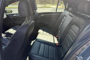 Golf R Turbo Coupé 2024 d'occasion, conduite à gauche, intérieur foncé, cuir R15, Turbo Force, prêt pour la piste, dominante en vitesse, à vendre - Product Image 6