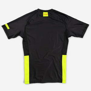 Rash Guard pour hommes rationalisé conçu avec un profil hydrodynamique Construction sans couture Technologie à séchage rapide pour la compétition - Product Image 5