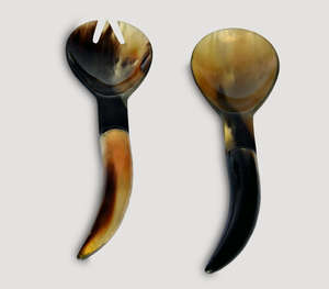Ensemble de service à salade en corne naturelle artisanale de luxe avec des poignées incurvées polies uniques, grande cuillère à mélanger et fourchette de service pour - Product Image 3
