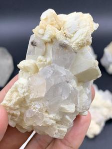 หินท็อปาซสีขาวธรรมชาติจากสการ์ดู ประเทศปากีสถาน - คริสตัลความใสสูง น้ำหนัก 4300 กรัม สำหรับสะสมและจัดแสดง - Product Image 3