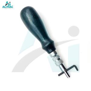 Instrumento Quirúrgico Manual Ajustable de Alto Rendimiento ALMAC para Hacer Ranuras en Cuero, Hecho por Artesanos, que Garantiza Precisión - Product Image 4