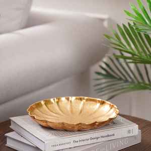 Petit accessoire de table écologique en plaque d'or martelé - Product Image 1