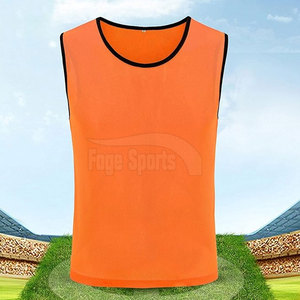 Maillots et gilets de football pour adultes - Respirants, légers, 100% polyester, couleurs et logo personnalisés, équipement d'entraînement de haute qualité pour hommes - Product Image 6
