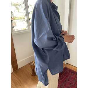 Camisa Oversize de Lino Azul Paloma Oscuro - Estilo Casual Occidental Bordado, Talla Única, Ajuste Holgado para Primavera, Verano y Otoño (Tallas XS-XL) - Product Image 4