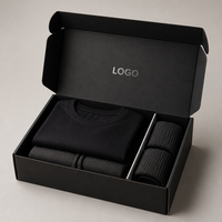 Boîte d'expédition pliante en carton ondulé noir personnalisée avec insert logo en aluminium pour l'emballage de t-shirts, sweats à capuche et chaussettes