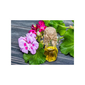2024 Offre Spéciale Huile essentielle de géranium de haute qualité Meilleur prix Produit de soin de la peau - Product Image 1