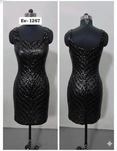 Robe de soirée longue de luxe pour femme, col licou, bretelles spaghetti, longueur thé, ornée de perles et de chaînes à pampilles - Product Image 2