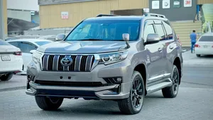 Mejor Oferta Prado TX |   Especificaciones Japonesas RHD |   Motor Diésel de 2.8L y 4 Cilindros |   4x4 Automático |   SUV de 7 Plazas |   Certificado para Exportación a Japón - Product Image 5