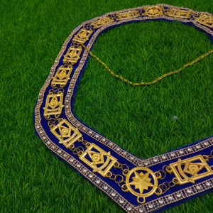 Chaîne de collier en or maçonnique avec support en velours bleu Collier Regalia franc-maçon pour officiers de loge et tenue de cérémonie - Product Image 6