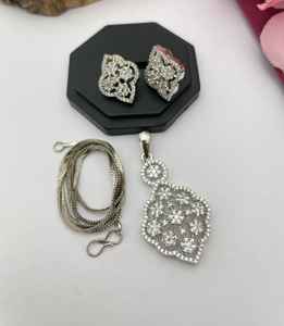 Colgante de CZ con cadena para mujer, diferentes diseños, conjuntos de collares simples, perfectos para ropa de fiesta, Ropa Étnica y Occidental - Product Image 4