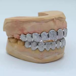 Dientes de diamante Decoración Bling Out 925 Dientes de plata Hecho a mano Brillo Dientes brillantes Hip Hop Iced Out Grillz - Product Image 1