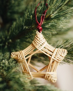 Meilleures ventes Décoration de Noël suspendue en rotin tissé à la main écologique Cloche et étoile Fabrication artisanale Exportation en gros pour la décoration intérieure - Product Image 2