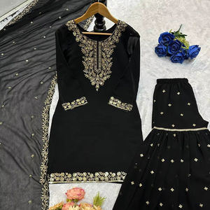 Salwar Kameez de Diseño con Piel Sintética para Fiestas de Invierno, con Duppata Elegante, Reversible y Hecho con Materiales Reciclados - Product Image 3