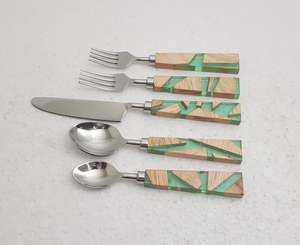 Juego de Cubiertos de Cinco Piezas con Mango de Latón y Resina Azul, Acero Inoxidable, Hecho a Mano, Calidad de Exportación, Producto de Tendencia - Product Image 3