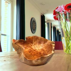 Bol décoratif en bois de style antique Pièce d'accent artisanale rustique pour la cuisine de salle à manger et les intérieurs traditionnels - Product Image 3