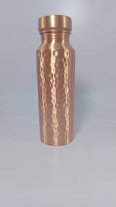 Botella de agua de cobre personalizada más vendida Artesanía natural hecha de cobre 100% cobre disponible en 950 ML de capacidad - Product Image 4