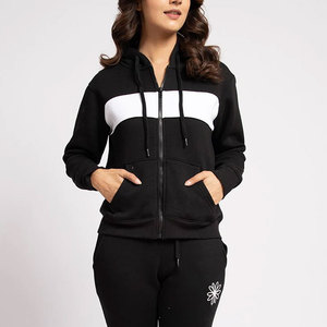 Logo personnalisé Sweats à capuche pour femmes du Pakistan Tissu tissé de haute qualité pour l'hiver avec décoration d'insigne à bas prix - Product Image 1