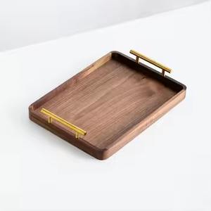 Nouveauté Plateau de service en bois classique de luxe moderne avec poignées en métal doré Livraison rapide Personnalisable en provenance d'Inde - Product Image 4