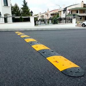 ชุดยางชะลอความเร็วแบบมีแผ่นรองหลัง ยาว 8 เมตร ทำจากพลาสติกเคลือบ PVC - Product Image 2