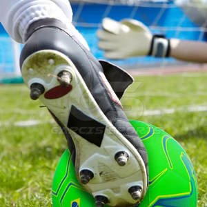 Balón de fútbol cosido a mano con construcción fuerte para un uso duradero en campos de hierba y calle - Product Image 6